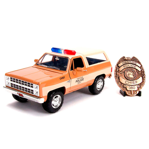 Netflix Stranger Things Chevrolet K5 fém rendőr modellautó és rendőr jelvény